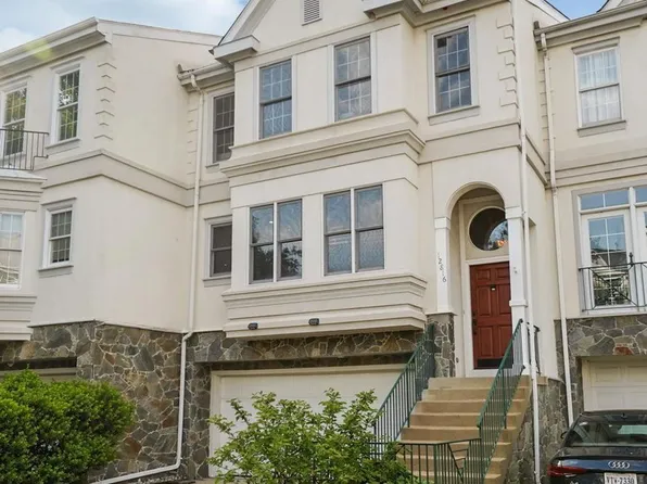 12816 Dogwood Hills Ln, Fairfax, VA 22033