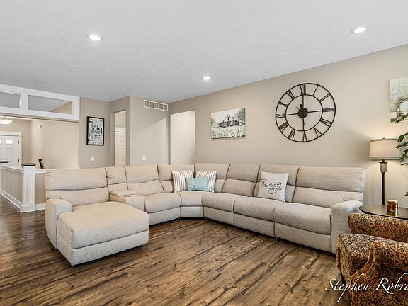 4th image of 885 Cooks Crossing Dr #37