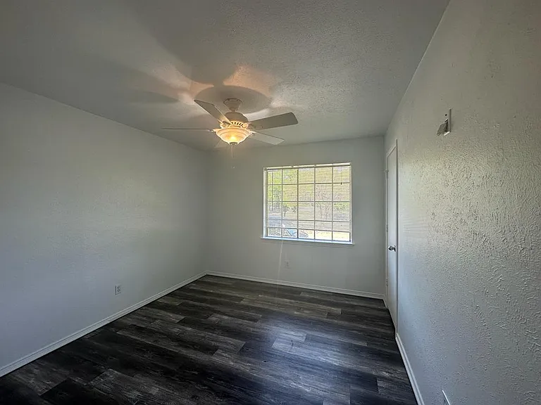 2818 Golfing Green Dr — Photo 18