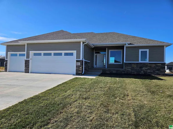 904 Cattail Ct, North Sioux City, SD 57049