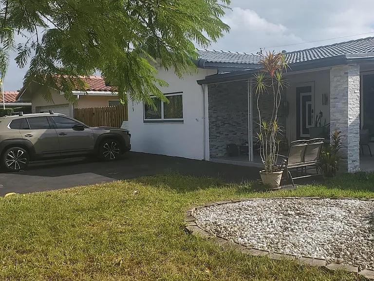 1019 N 46th Ave — Photo 16