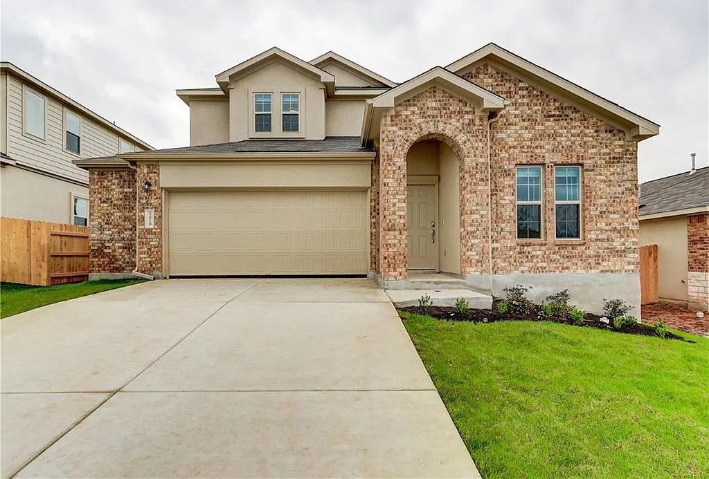 4 bed, 2.5 bath, 2532 sqft, $2,200 — Photo 1