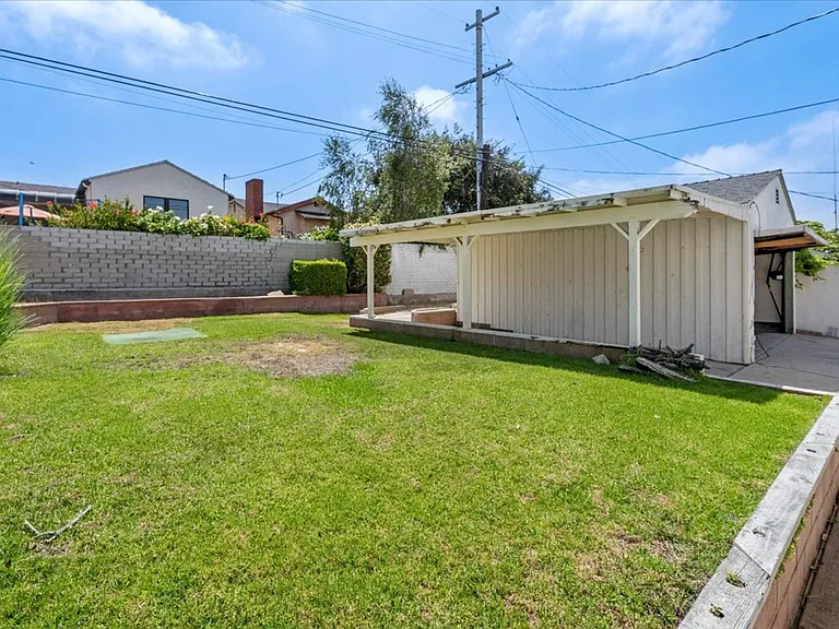 8020 Cowan Ave — Photo 13