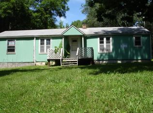 415 SW Bellemere Rd, Blue Springs, MO 64015