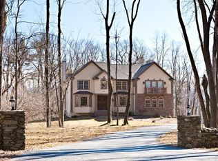 414 River Rd, Newburgh, NY 12550