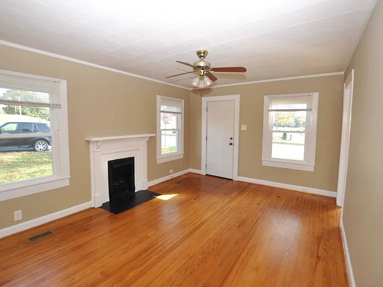 502 S Main St — Photo 11