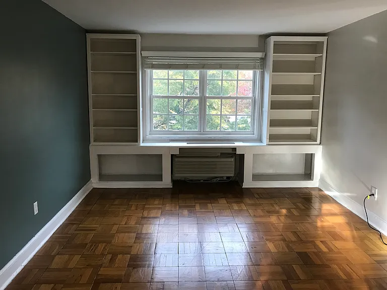 W Abingdon Dr — Photo 3