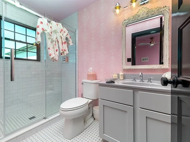 70 Arshamomaque Ave — Photo 20