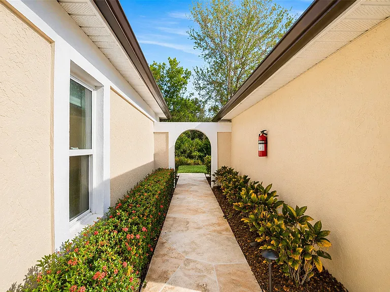 1203 Saxony Cir #A — Photo 18