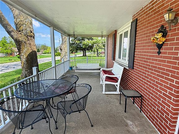 3rd image of 1175 Osage Rd