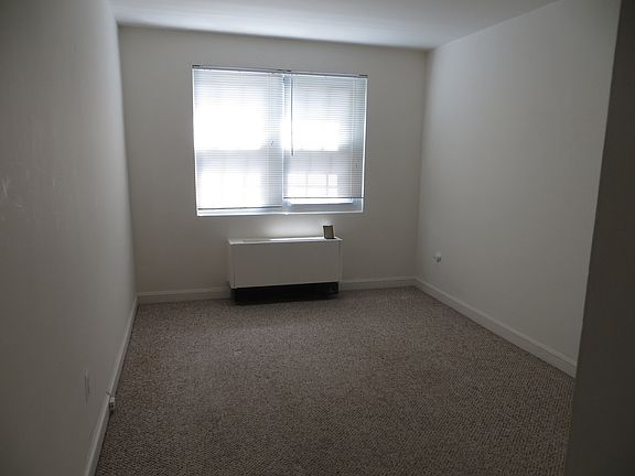 5th image of 2055 N Woodstock St APT 203