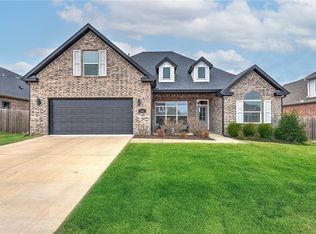 396 N Drywood Creek Dr, Fayetteville, AR 72704