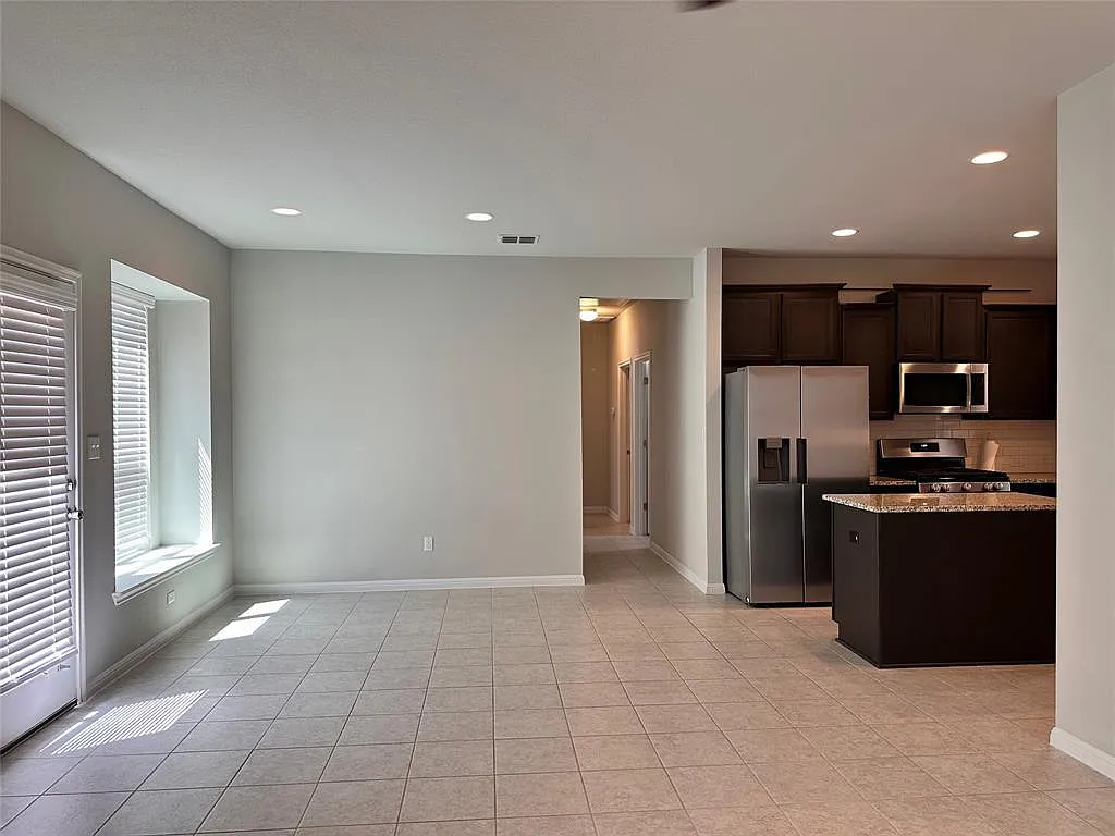 3 bed, 2.0 bath, 1108 sqft, $1,749 — Photo 4
