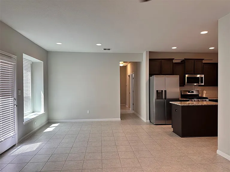 137 Rustic Glen Dr — Photo 4