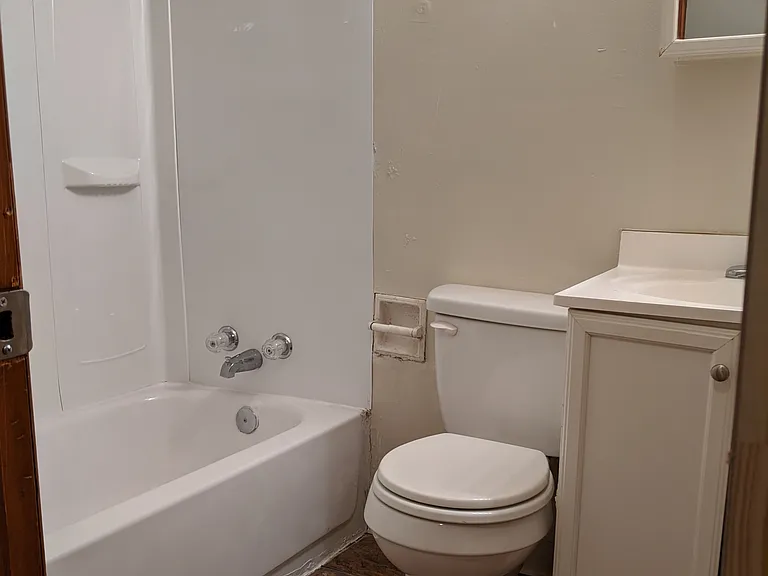 10614 Oakland Ave — Photo 8