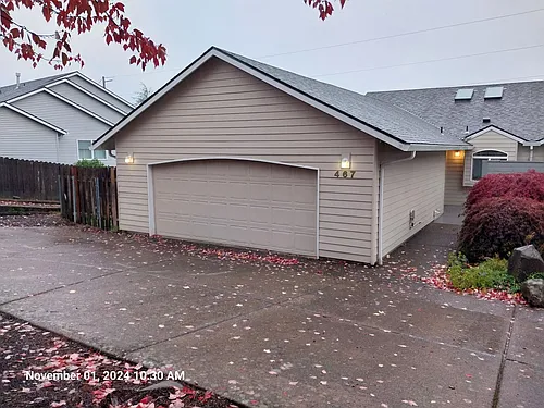 467 NW Meadows Dr Photo 1