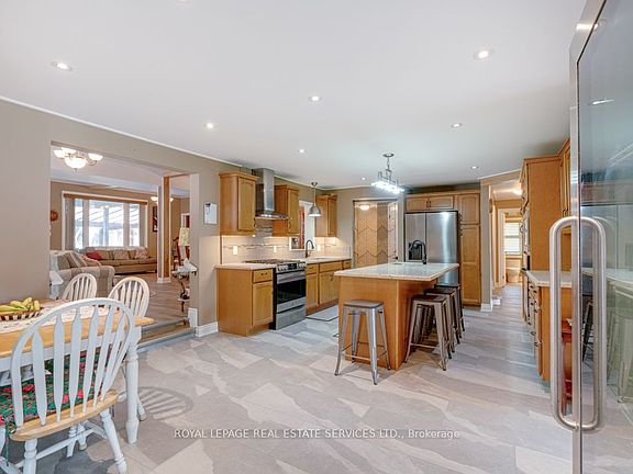 5th image of 6949 Thorold Stone Rd
