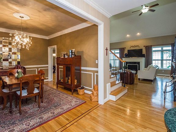 4th image of 434 Bay Hill Cir