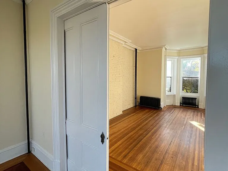 166 Montgomery St — Photo 12