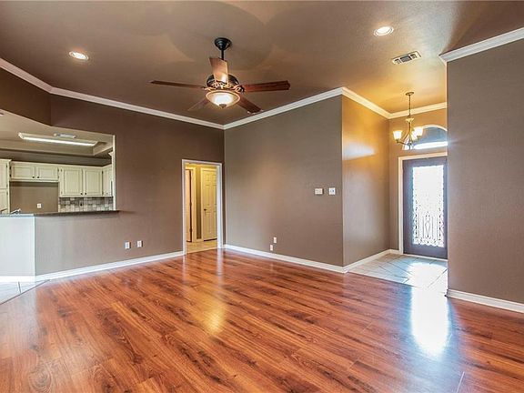 4th image of 1804 La Fontaine Ln