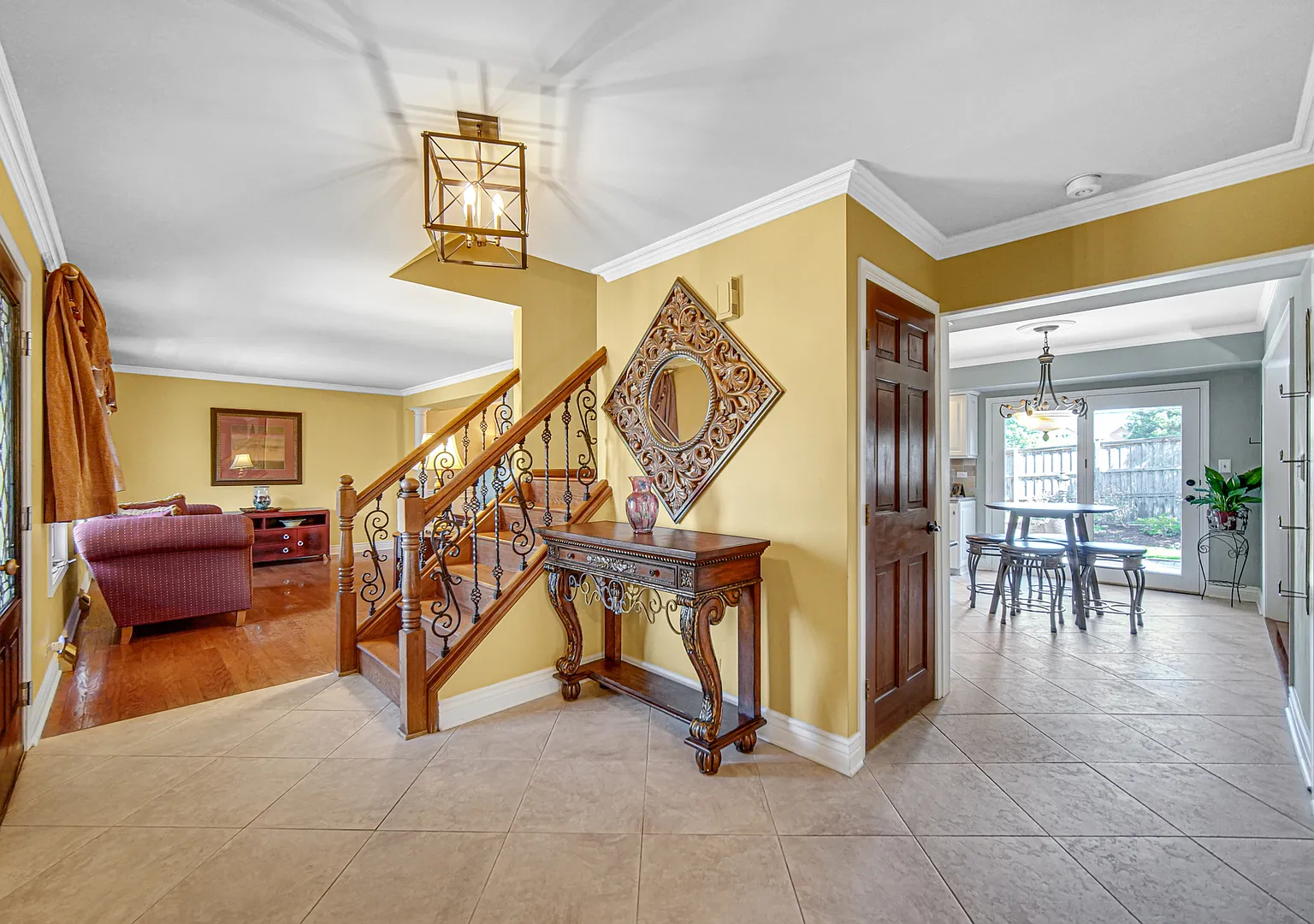 5 bed, 3.5 bath, 3690 sqft, $4,500 — Photo 3