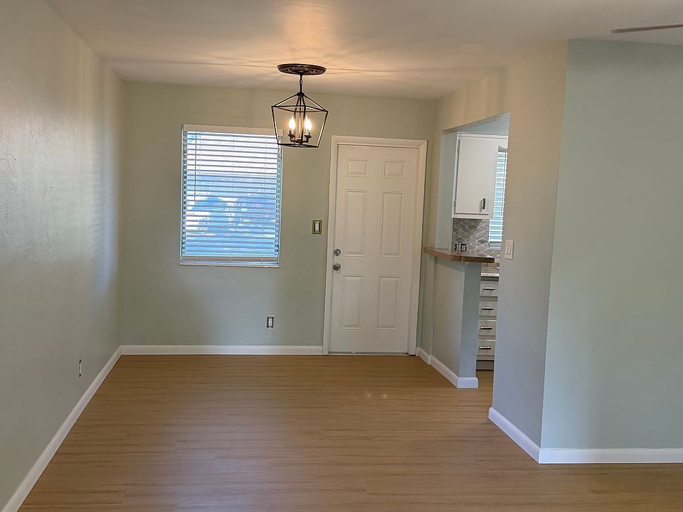 1st image of 220 Holloway Dr APT 6