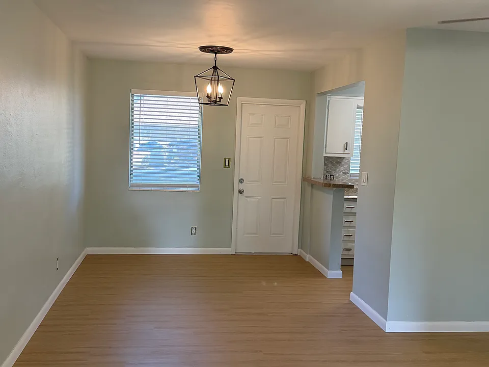 220 Holloway Dr #6