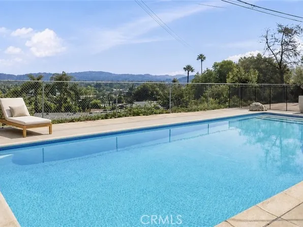 249 Dryden St, Thousand Oaks, CA 91360