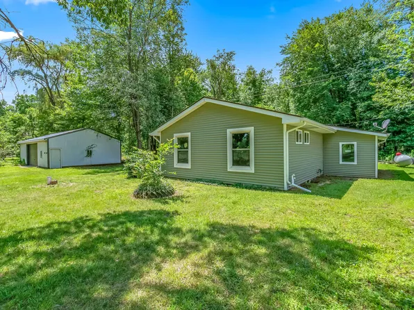 11360 Borden Rd, Jonesville, MI 49250