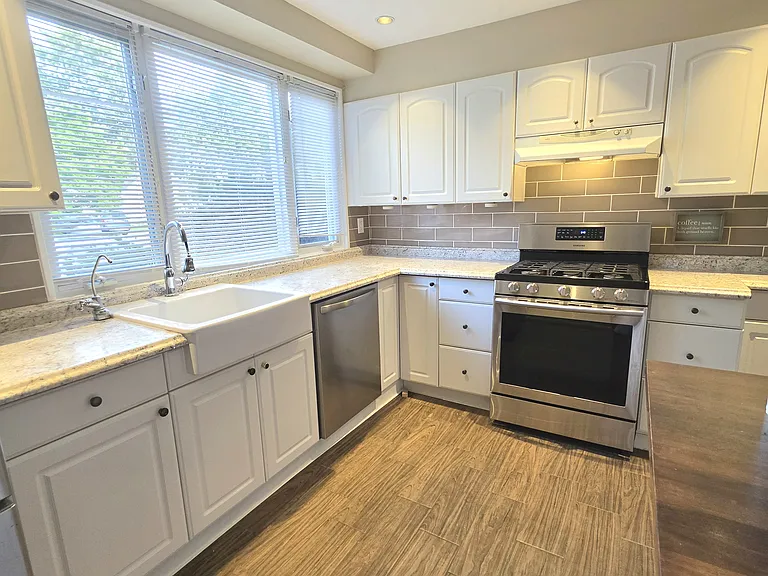 80 Caruth Ave — Photo 17