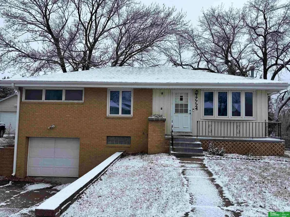 7724 Davis Cir, Omaha, NE 68134