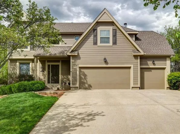 15412 Maple St, Overland Park, KS 66223