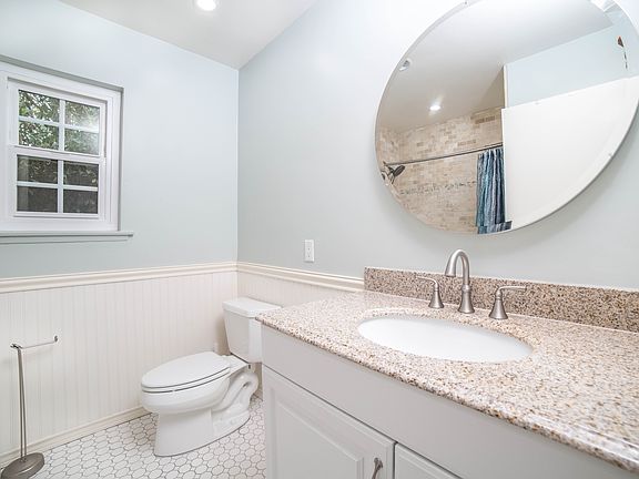 5th image of 16525 Casey St