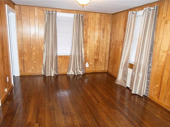 5th image of 414 Beverage Hill Ave