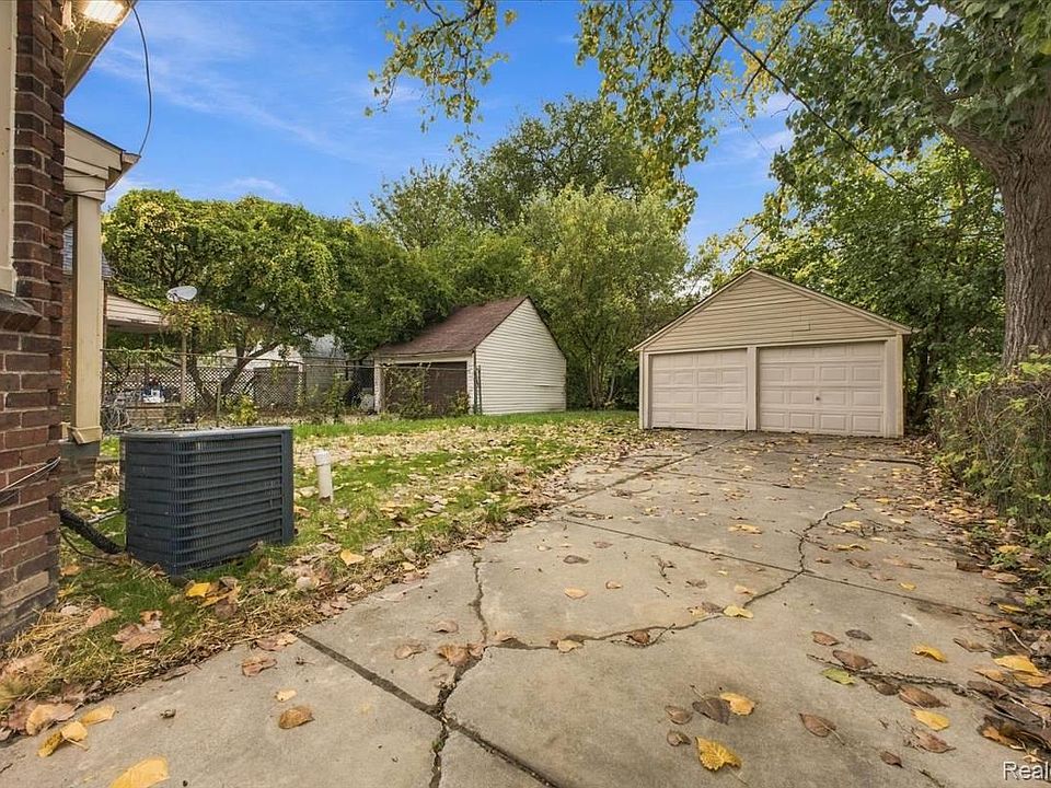 12191 E Outer Dr, photo 3
