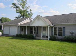 20 Waterford Village Dr, Dalton, PA 18414