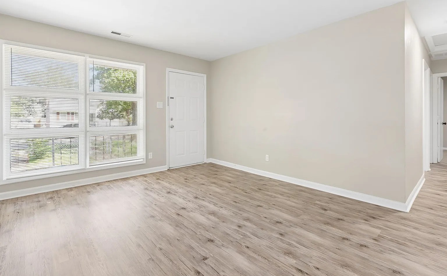 211 Woodview Avenue — Photo 3