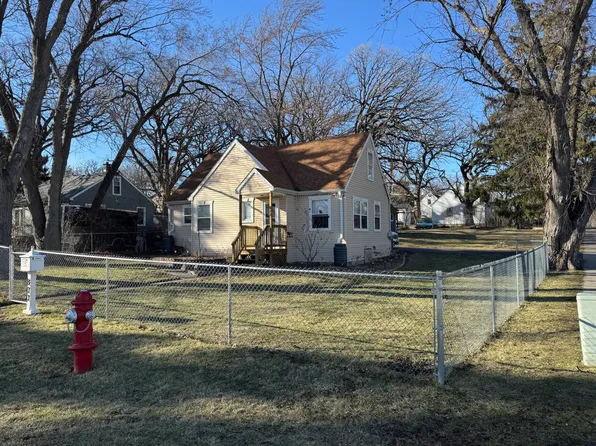 800 Tomahawk Trl, Round Lake Heights, IL 60073