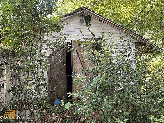 3rd image of 3983 Napier Ave
