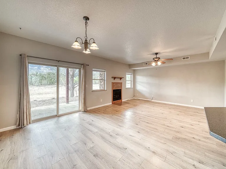 105 M And M Ln #2B — Photo 14