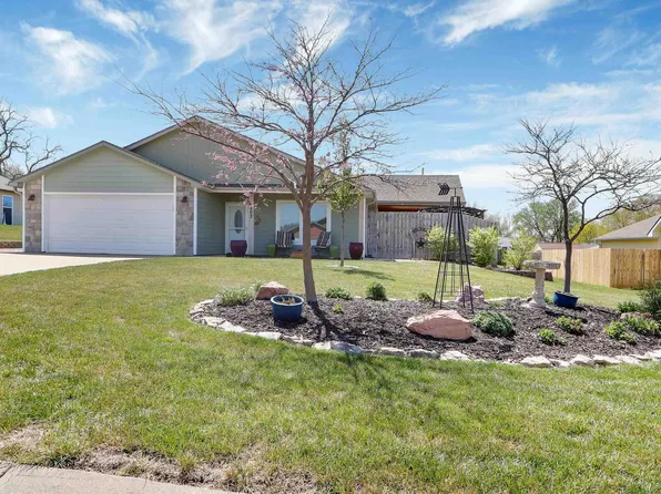 203 Bergsten Ct, Riley, KS 66531