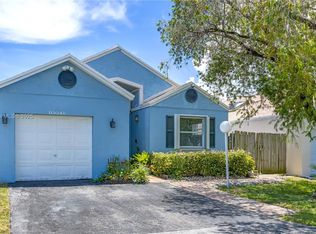 10048 SW 222nd St, Cutler Bay, FL 33190