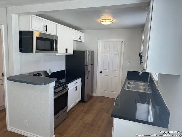 3 bed, 2.0 bath, 1300 sqft, $1,700 — Photo 4