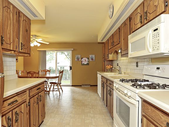 4th image of 15225 Linden Dr