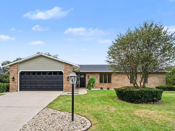 52105 Arrowhead Cir, Granger, IN 46530