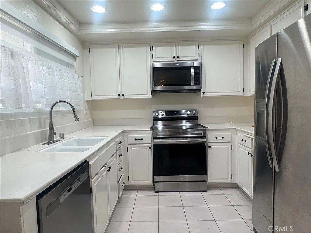 2 bed, 1152 sqft, $3,000 — Photo 2