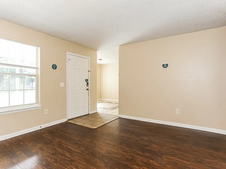 2409 McQuade St — Photo 3