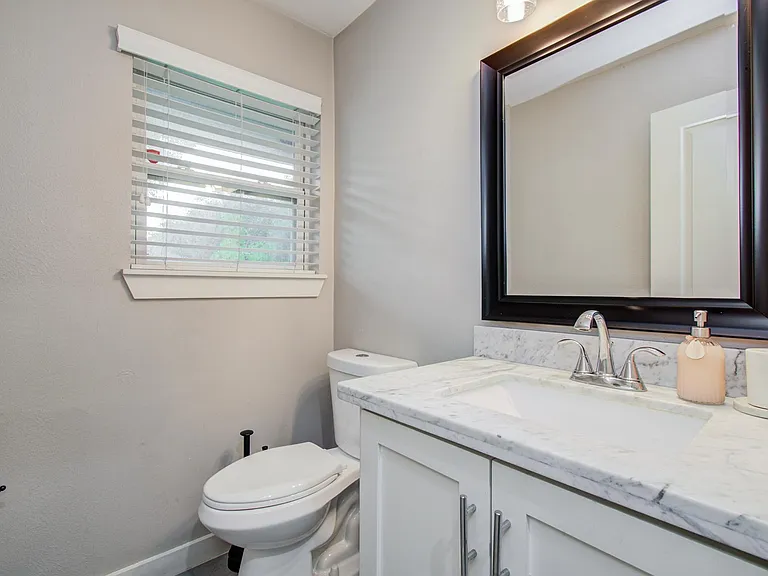 4749 Benning Dr — Photo 22