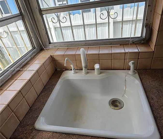 2114 Biarritz Dr #2 — Photo 3