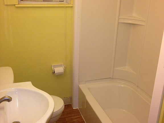 5th image of 17 Crandall St